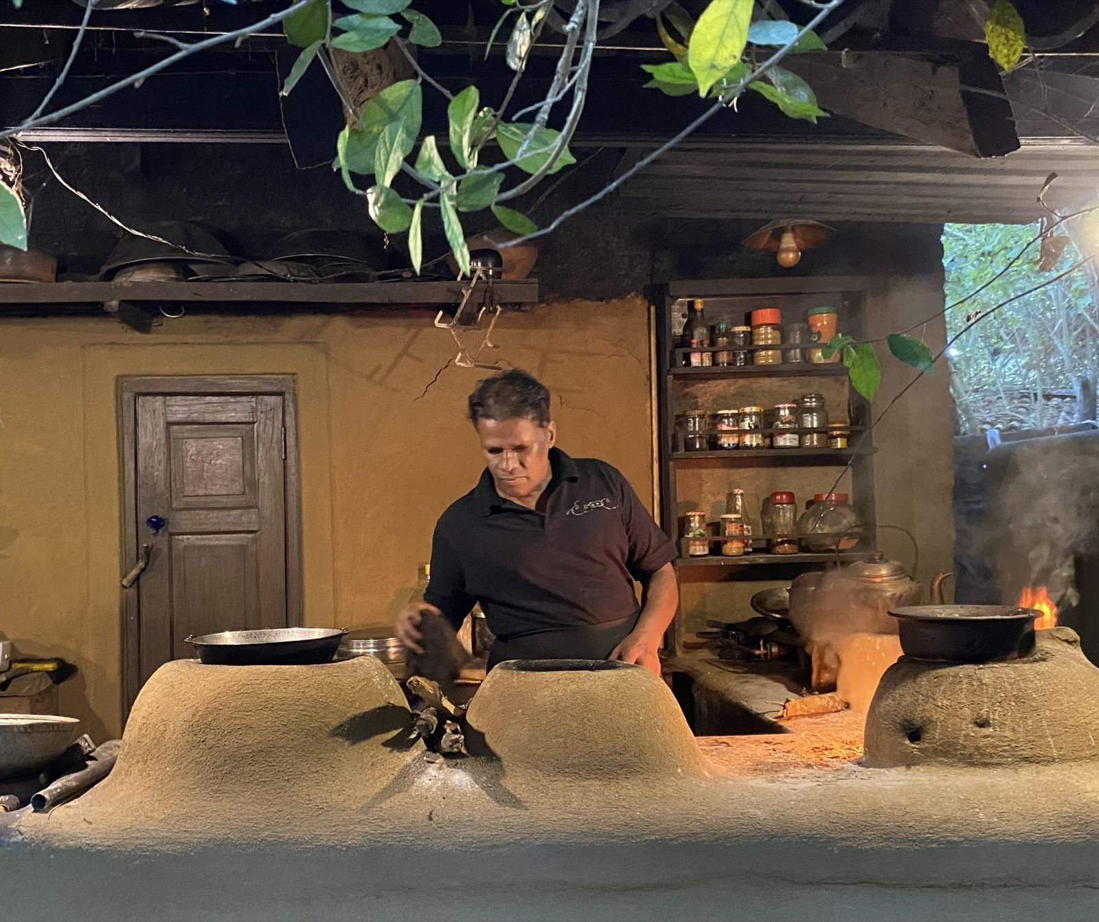 Meals around the open kitchen at Galkadawala