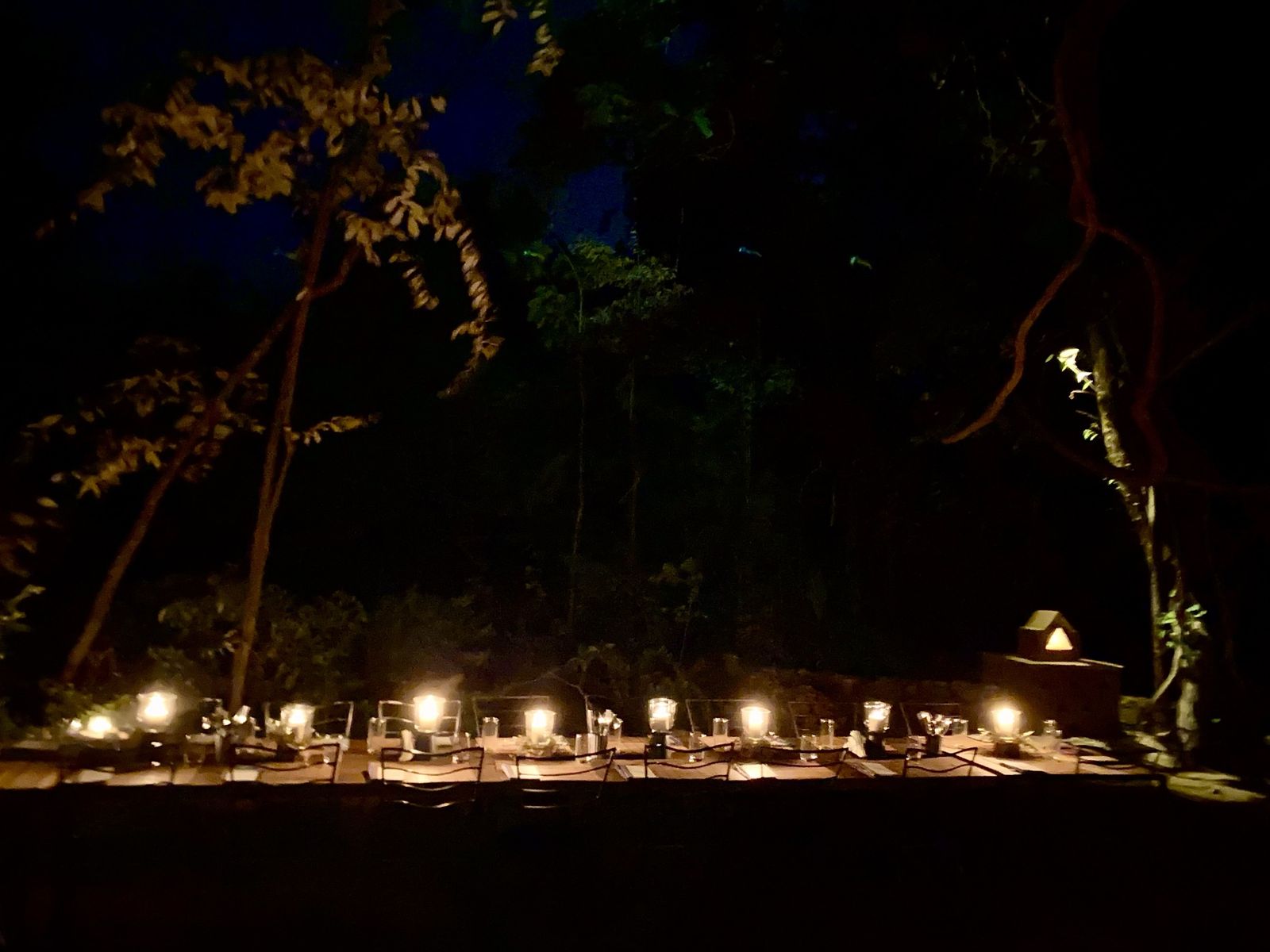 Meals around the open kitchen at Galkadawala